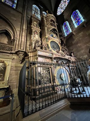Cathédrale Notre-Dame-de-Strasbourg by null