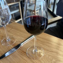 Red blend wine
