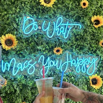 Amanda’s Macaron Shoppe - Tea & Lemonade with popping bubbles & a special Halloween strawberry popping bubbles drink - Gluten-Free Near Me - Arlington, New York