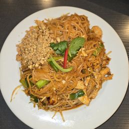 Pad Thai with chicken, good Pad Thai with chicken, good