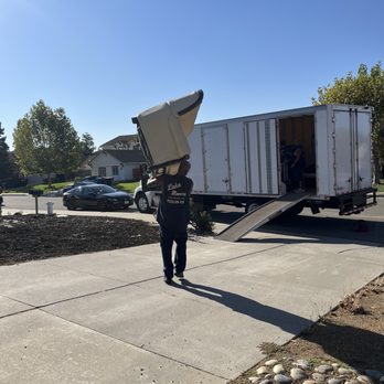 Lake Movers - Never seen anyone carry a whole couch on their own. Just wow! - Movers Near Me - Brentwood, California Lake Movers - Never seen anyone carry a whole couch on their own. Just wow! - Movers Near Me - Brentwood, California