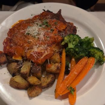 Mama's Meatball - Chicken Parmigiana with vegetables and potatoes - Italian Near Me - San Luis Obispo, California Mama's Meatball - Chicken Parmigiana with vegetables and potatoes - Italian Near Me - San Luis Obispo, California
