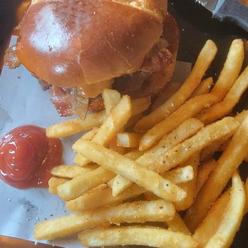 Trailblazer Craft Pizza & Brews - Spicy Cowboy burger - Pizza Near Me - Auburn, California