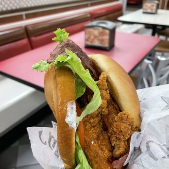 Carl's Jr - Hand-Breaded Ranch BLT Chicken Sandwich - thick chicken - Fast Food Near Me - Tualatin, Oregon