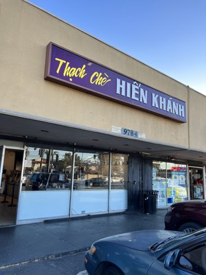 Thạch Chè Hiển Khánh by null