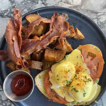 Earls Kitchen + Bar - Avocado Super Benedict - New American Near Me - Orlando, Florida Earls Kitchen + Bar - Avocado Super Benedict - New American Near Me - Orlando, Florida