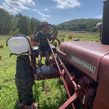 Hanson's Farm - Trackers for great photos - Farmers Market Near Me - Framingham, Massachusetts