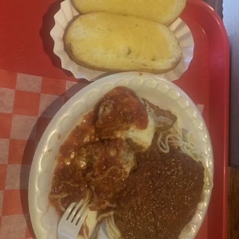 Rafael’s Pizzeria - Chicken Parmesan side of spagetti and garlic bread - Pizza Near Me - Hazel Green, Alabama Rafael’s Pizzeria - Chicken Parmesan side of spagetti and garlic bread - Pizza Near Me - Hazel Green, Alabama