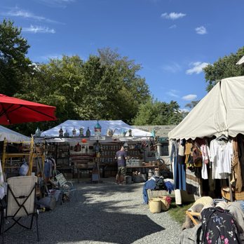Brimfield Flea Markets - Flea Markets Near Me - Brimfield, Massachusetts Brimfield Flea Markets - Flea Markets Near Me - Brimfield, Massachusetts