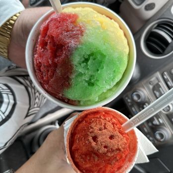 Mountain Magic Shave Ice - His & hers - Shaved Ice Near Me - Waianae, Hawaii
