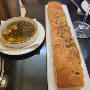 Copperleaf Restaurant & Bar - focaccia with olive oil and garlic confit - New American Near Me - SeaTac, Washington Copperleaf Restaurant & Bar - focaccia with olive oil and garlic confit - New American Near Me - SeaTac, Washington
