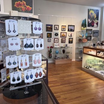 Red Tulip Gallery - Bling for your home or yourself! Red Tulip Gallery offers locally hand crafted items including jewelry, home decor and more! - Art Galleries Near Me - New Hope, Pennsylvania Red Tulip Gallery - Bling for your home or yourself! Red Tulip Gallery offers locally hand crafted items including jewelry, home decor and more! - Art Galleries Near Me - New Hope, Pennsylvania