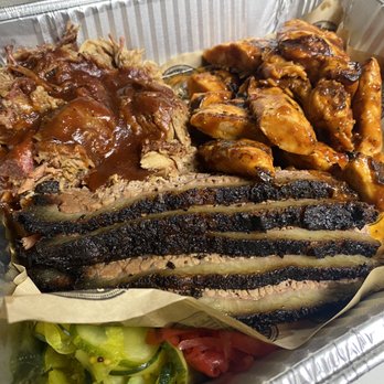 Del's Hideout - Party of 4 meat: pulled pork, chicken and beef brisket - Barbeque Near Me - San Diego, California