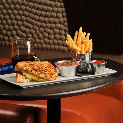 IPIC Theaters by null