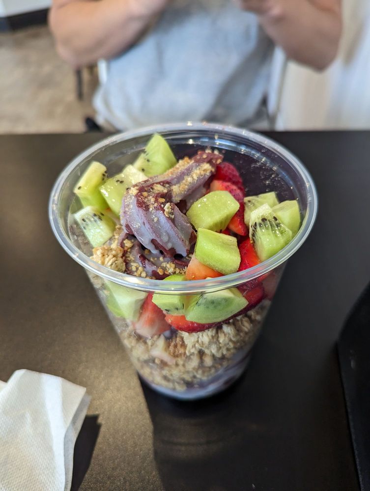 LOLO’S BOWLS Updated June 2024 65 Photos & 65 Reviews 854 S