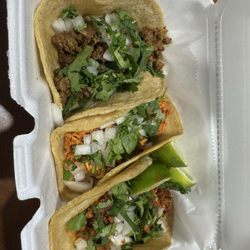 El Buen Gusto - Steak, Pollo, & Chorizo Tacos