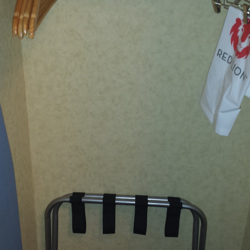 Red Lion Hotel Redding - Closet - Hotels Near Me - Redding, California Red Lion Hotel Redding - Closet - Hotels Near Me - Redding, California