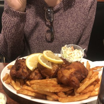 Red Creek Bar & Grill - Fish looked good but was not cooked through. - Pizza Near Me - Painesville, Ohio