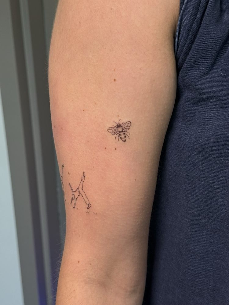 Yana May Tattoo Logo