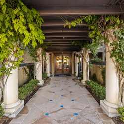 Ivy Park at Palos Verdes - Community entrance