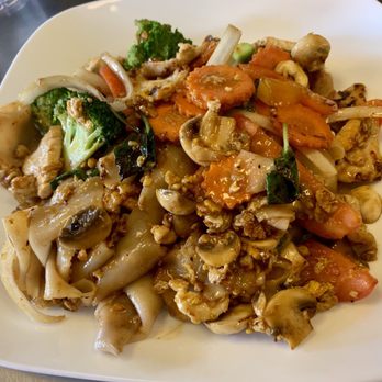 Rachawadee Thai Cafe - Phad kee mao with chicken! - Thai Near Me - Mount Vernon, Washington Rachawadee Thai Cafe - Phad kee mao with chicken! - Thai Near Me - Mount Vernon, Washington