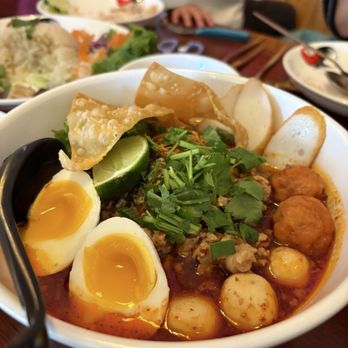 Mahanakhon Noodle Bar - Tom Yum Noodles Soup - Thai Near Me - Chicago, Illinois
