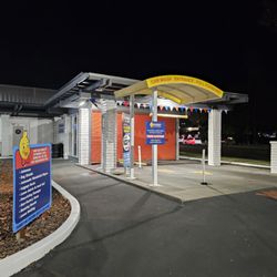 Ducky's Car Wash - Closed at 6:30 pm on 12/12/2023, in express contradiction to advertised hours.