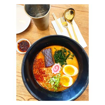 Burosu ramen & Sushi 最好的拉面和寿司 by null