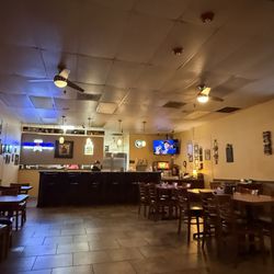 Bella's Pizza Villa - Inside