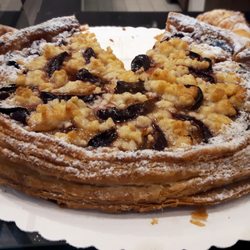 Pâtisserie Elysée - Blätterteigtarte mit Pflaumen / Puff pastry, plums, tart
