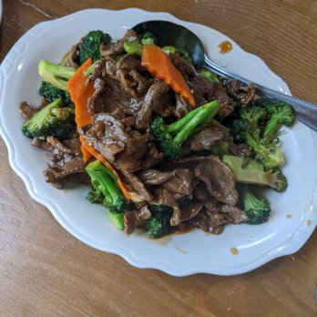 YHS China Bistro - Beef and broccoli. Hubby really liked. I'm not a big beef fan in general. - Chinese Near Me - Tampa, Florida