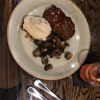 Paladin Bar & Grill - American Near Me - Stephens City, Virginia