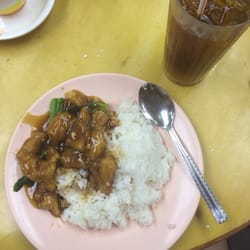 佬飯配上巨型凍檸茶。