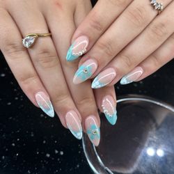 Ombre Nails Lounge