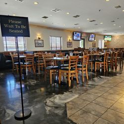 Downey Pizza Company - Dinning area