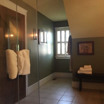 The Inn at Hermannhof - Wagner bathroom - Hotels Near Me - Hermann, Missouri The Inn at Hermannhof - Wagner bathroom - Hotels Near Me - Hermann, Missouri