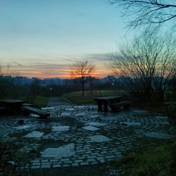Freizeitpark Lübars Müllberg - Sitzgelegenheiten im Freizeitpark Lübars, zum Teil leider demoliert. - Parks Near Me - Berlin, BE Freizeitpark Lübars Müllberg - Sitzgelegenheiten im Freizeitpark Lübars, zum Teil leider demoliert. - Parks Near Me - Berlin, BE