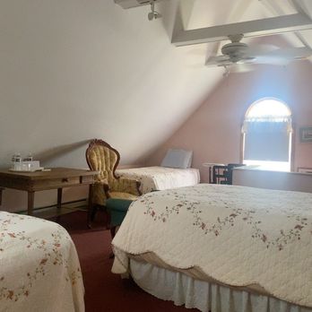 The Rose and Thistle - Sara's Three beds: two Queen and a sigle! - Bed & Breakfast Near Me - Cooperstown, New York The Rose and Thistle - Sara's Three beds: two Queen and a sigle! - Bed & Breakfast Near Me - Cooperstown, New York