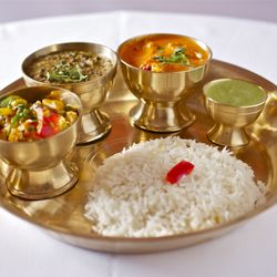 Kathmandu - Assortiment de plats népalais