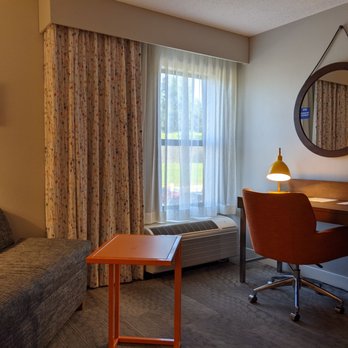Hampton Inn Jasper - Sofa and seating area - Hotels Near Me - Jasper, Indiana
