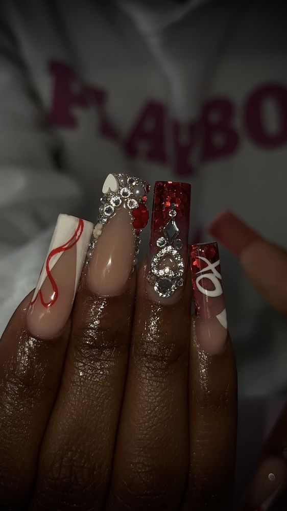 Nails by Pearl Logo