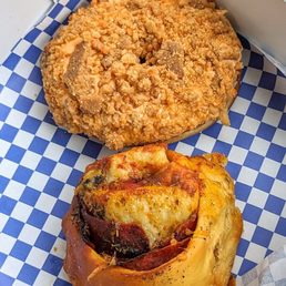 Blood Orange Crunch Doughnut and Pepperoni Brunch Bun | Instagram: @telephonesmoothie Blood Orange Crunch Doughnut and Pepperoni Brunch Bun | Instagram: @telephonesmoothie