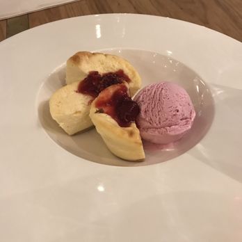 Meliá Barajas - Cheesecake and ice cream - Hotels Near Me - Madrid, M