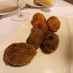 El Portalón - Croquetas de jamón y de chipirones en su tinta