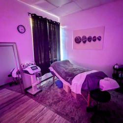 Queenly Body & Sculpting - Massage Room