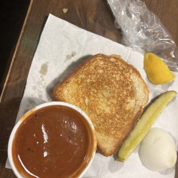 Nick's Bar-B-Q & Catfish - Toast,pickle,onion and cup of barbecue sauce - Barbeque Near Me - Carlisle, Arkansas Nick's Bar-B-Q & Catfish - Toast,pickle,onion and cup of barbecue sauce - Barbeque Near Me - Carlisle, Arkansas