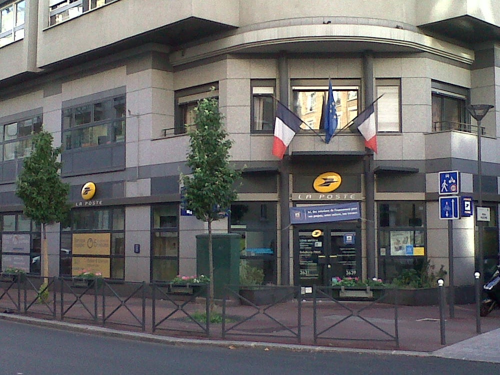 LA POSTE 26 avenue Victor Cresson, IssylesMoulineaux, HautsdeSeine, France Post Offices