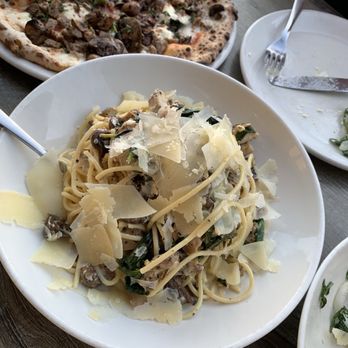 Del Lusso - TU - Spaghetti all Francisco... One of the best spaghetti white sauce. I am a pasta snob, but this was worth 1.5 hour drive from OC!!! - Pizza Near Me - Carlsbad, California