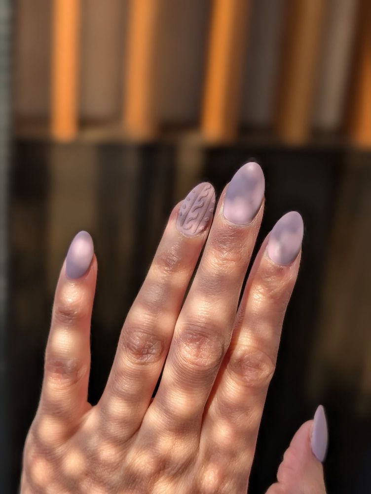 Allure Nail Salon & Spa Logo