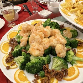 Royal Queen Restaurant - Crispy walnut shrimp on a bed of broccoli - Dim Sum Near Me - Flushing, New York Royal Queen Restaurant - Crispy walnut shrimp on a bed of broccoli - Dim Sum Near Me - Flushing, New York